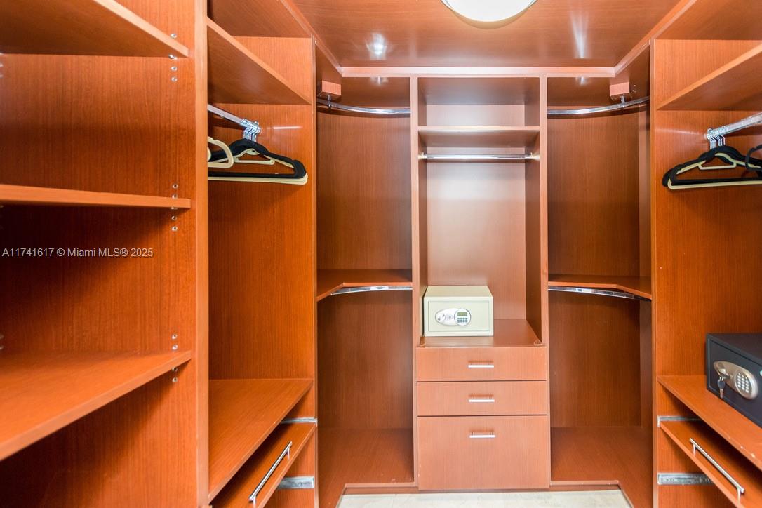 BISCAYNE ISL - Residential Lease