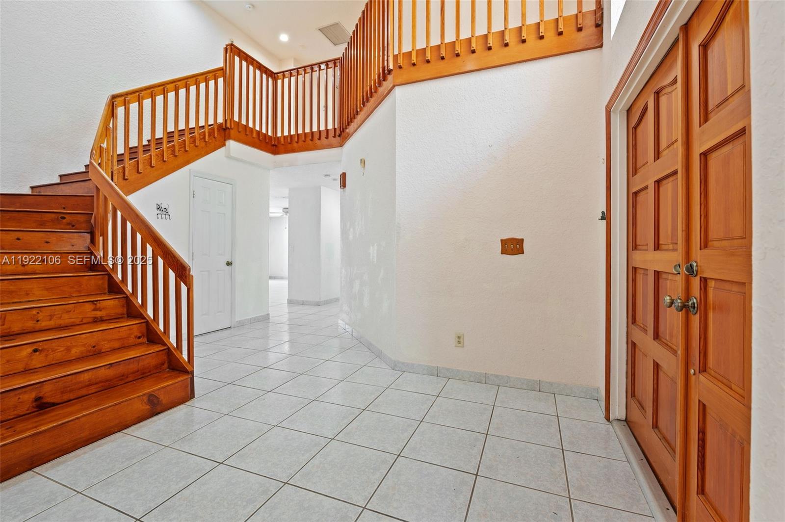 EMBASSY LAKES - Residential