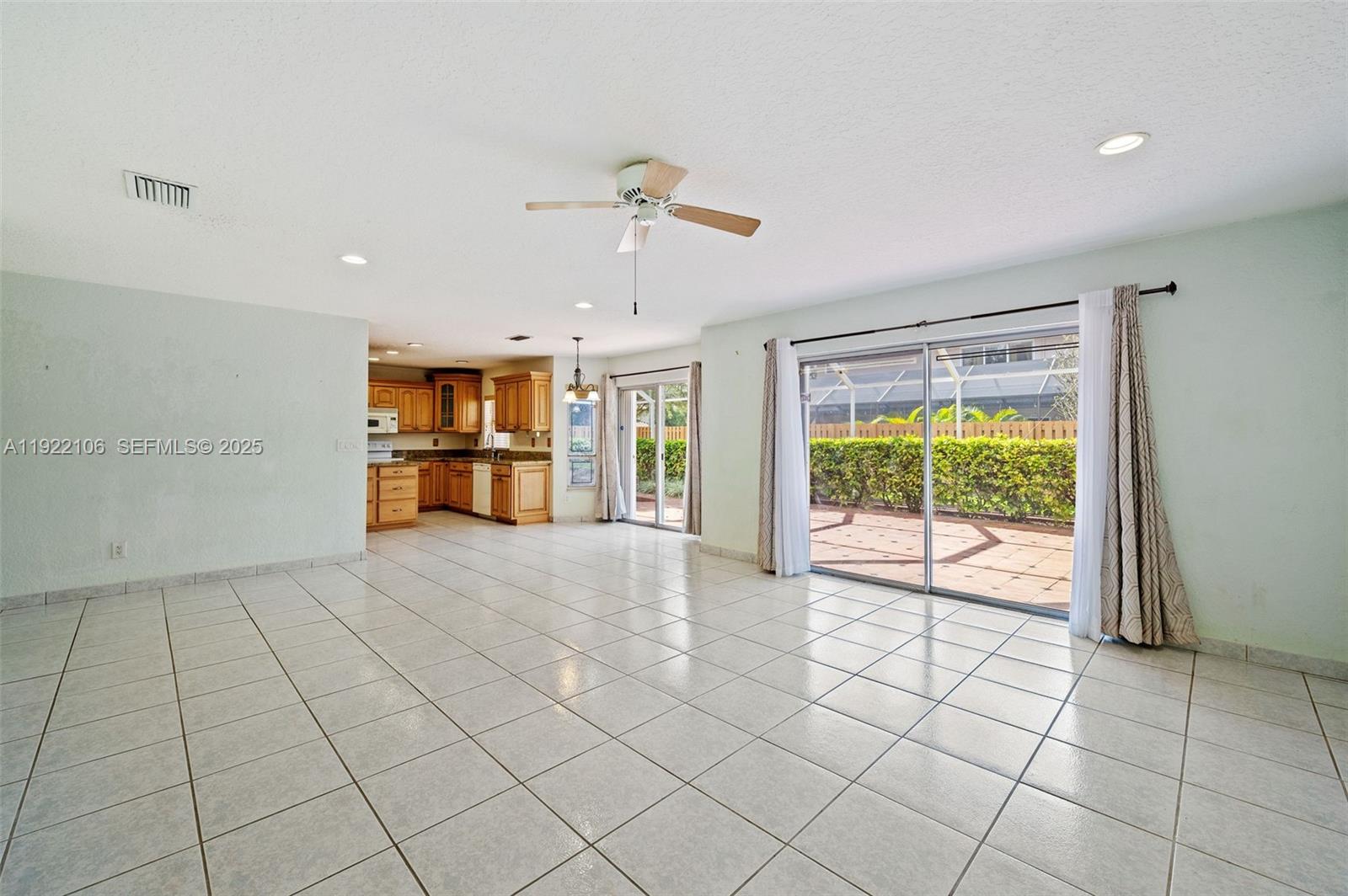 EMBASSY LAKES - Residential