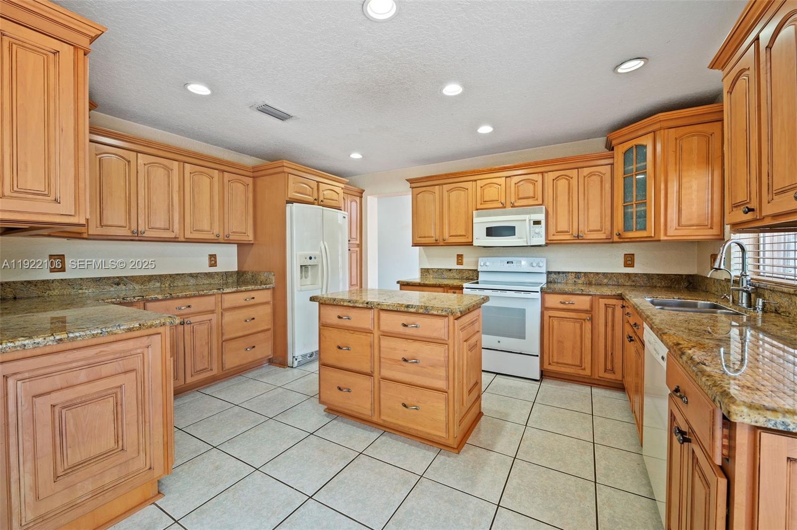 EMBASSY LAKES - Residential