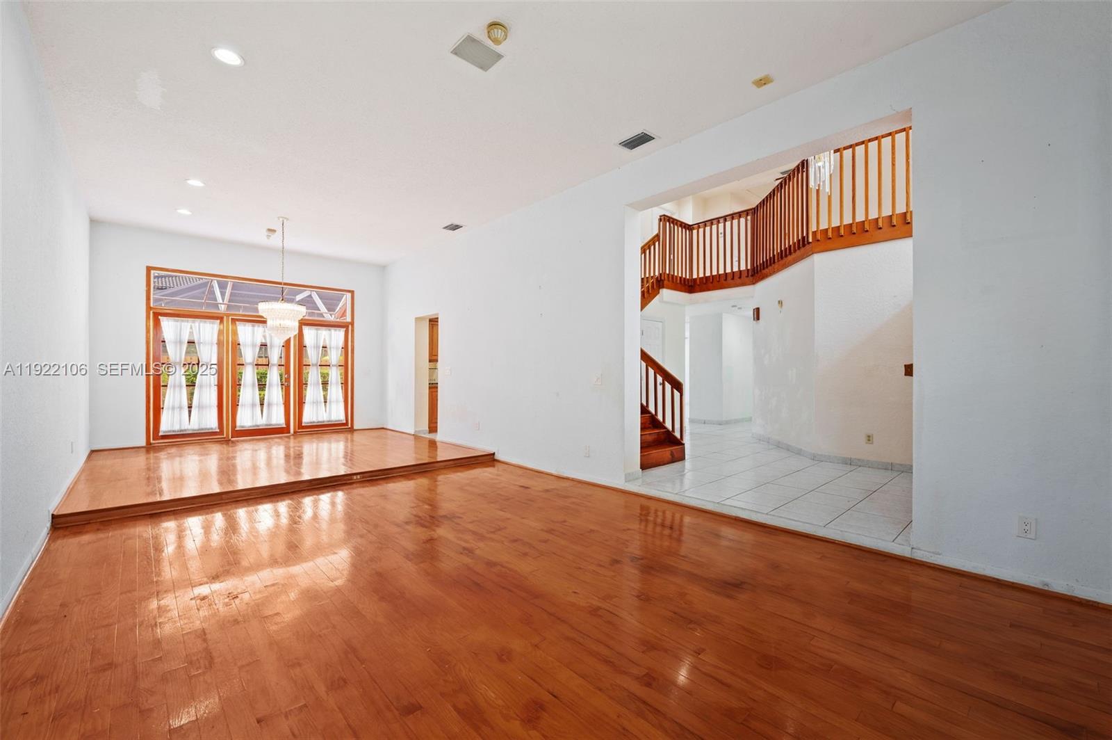 EMBASSY LAKES - Residential