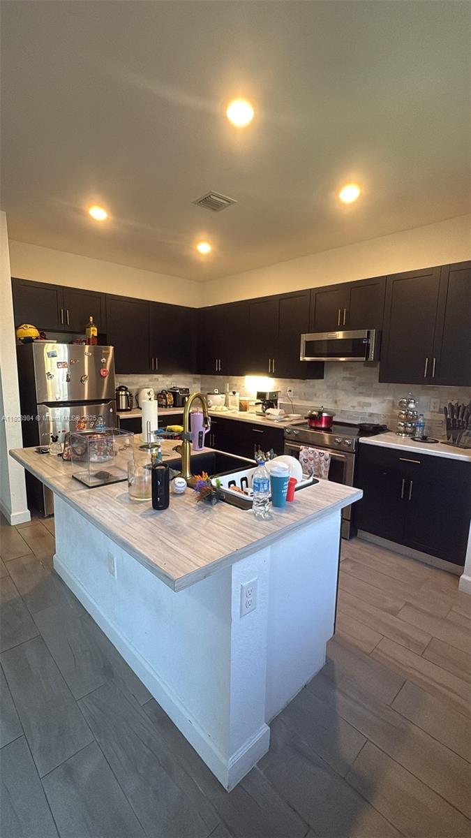 PINE ISLE - Residential