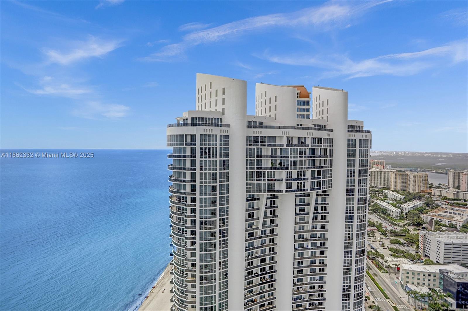 TRUMP ROYALE - Residential