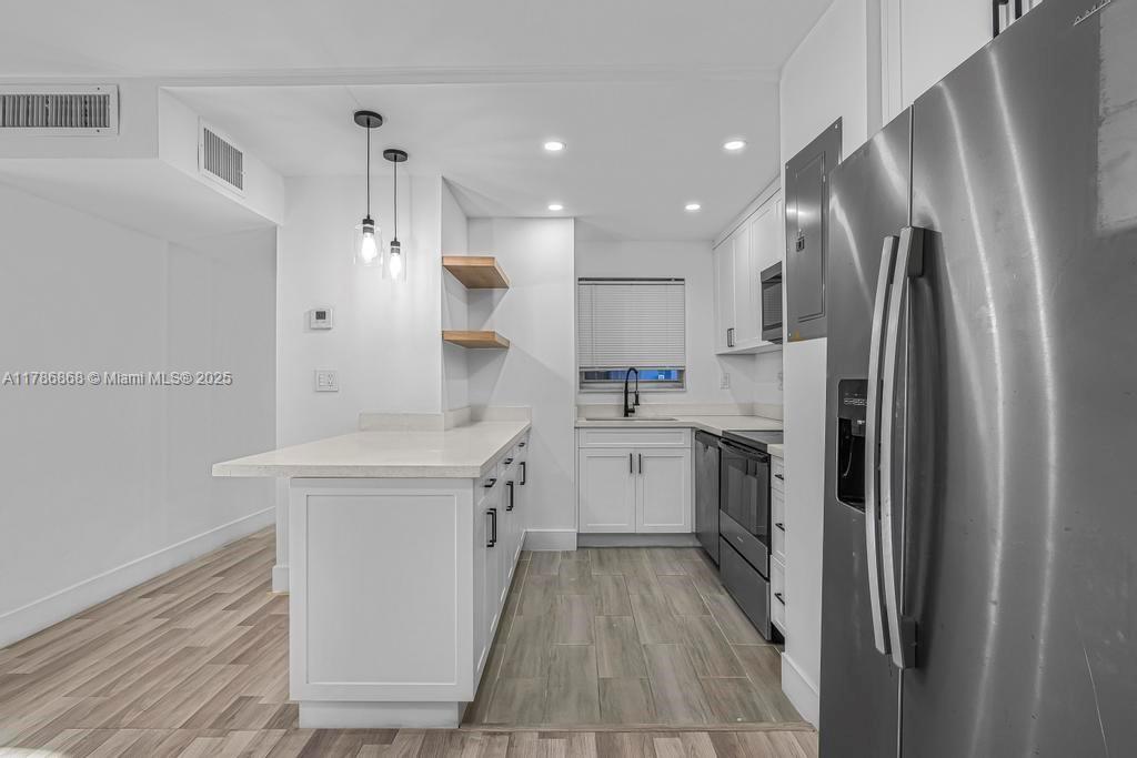 110 Fontainebleau Blvd 202