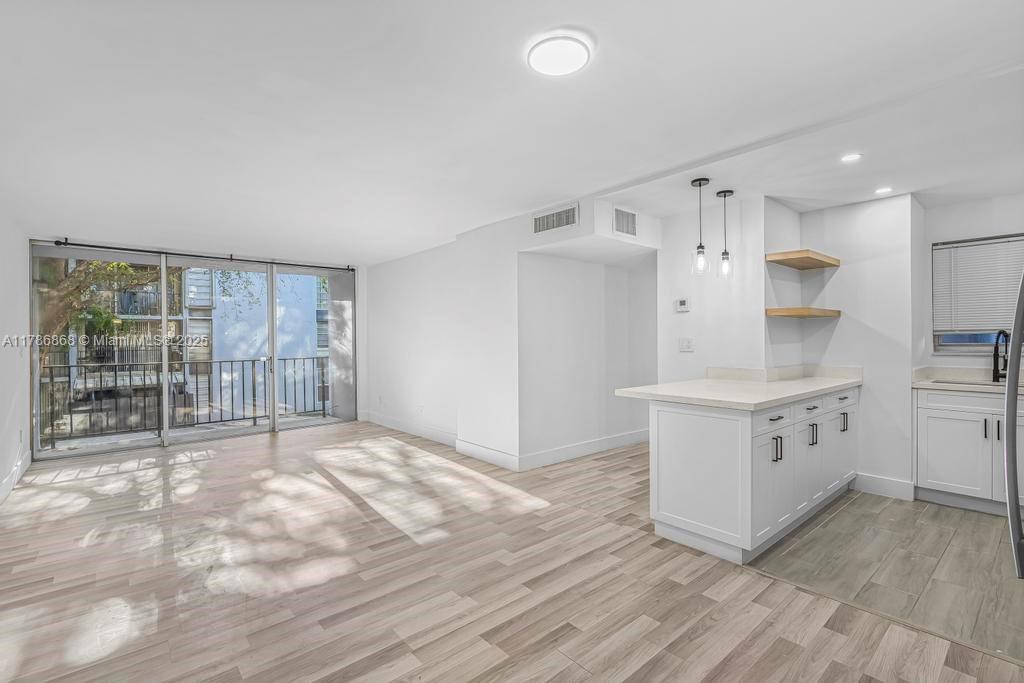 110 Fontainebleau Blvd 202