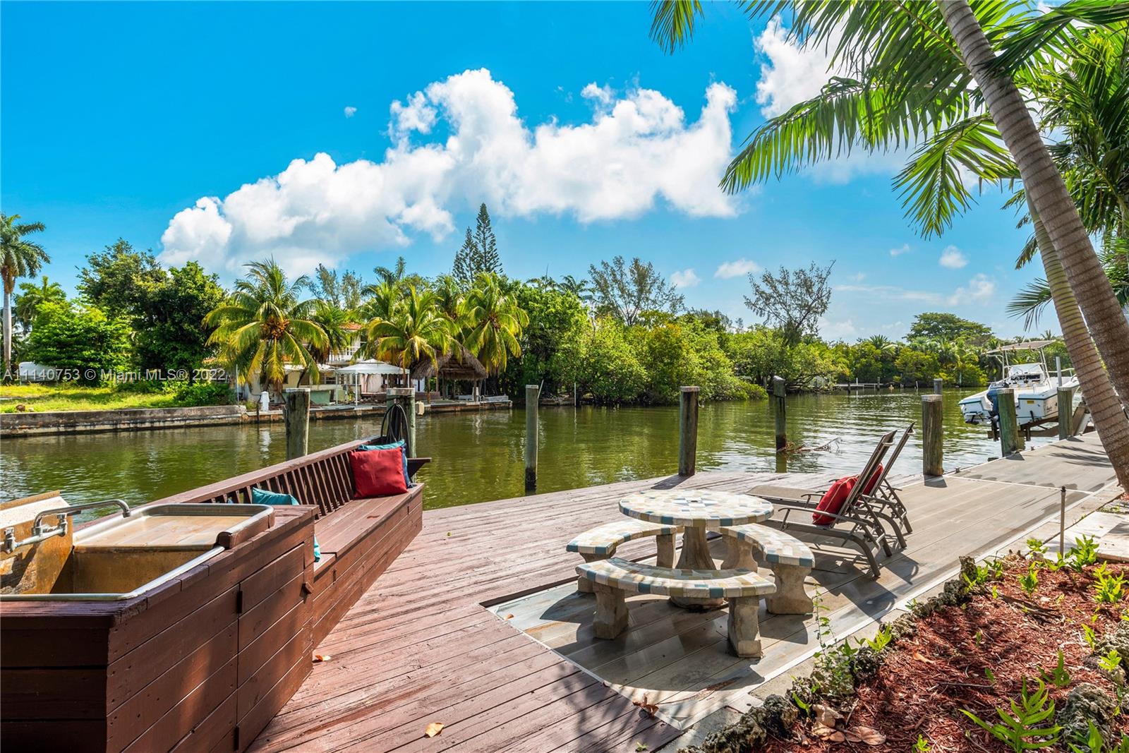 BELLE MEADE ISLAND - Residential