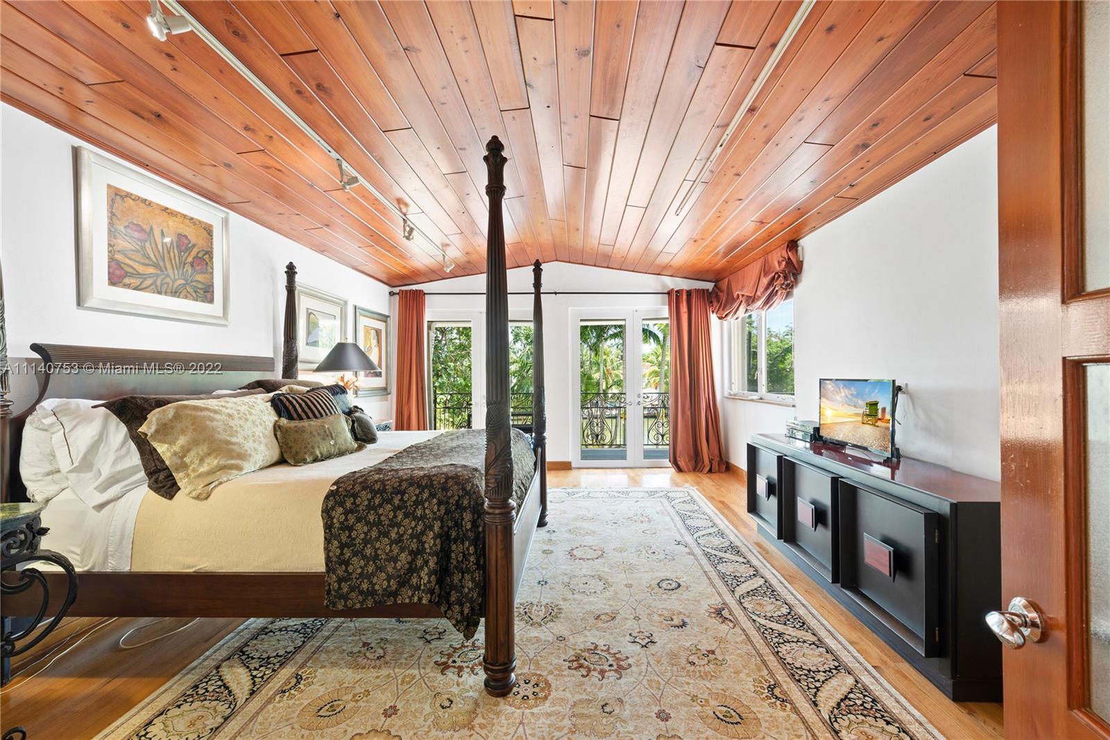 BELLE MEADE ISLAND - Residential