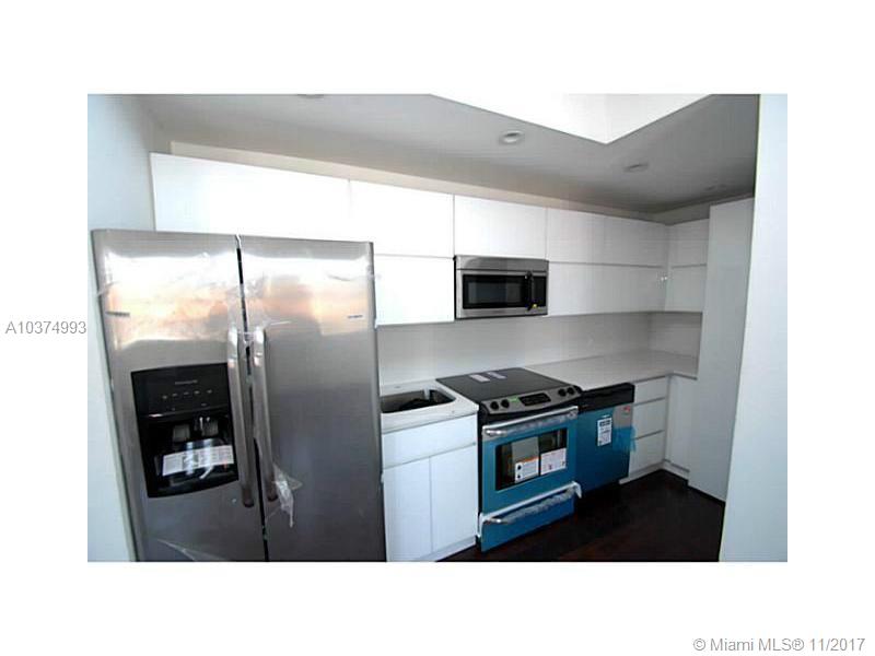 Beautiful 2 bedroom/2 bathroom apartment, wood floor, renovated kitchen and bathrooms, washer and dryer in the unit. Great deal for a 2/2! Must see. Available from NOW!