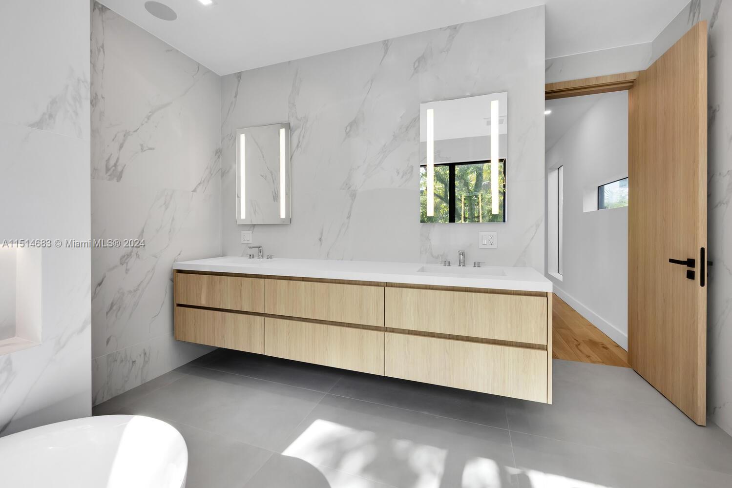 SILVER BLUFF EST SEC C - Residential