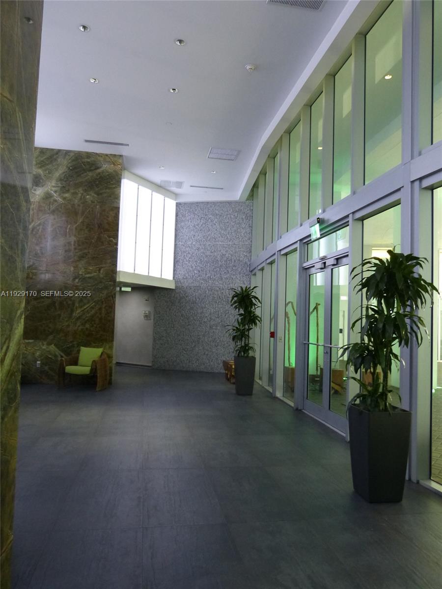 IVY CONDO - Residential Lease