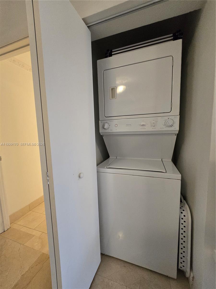 IVY CONDO - Residential Lease