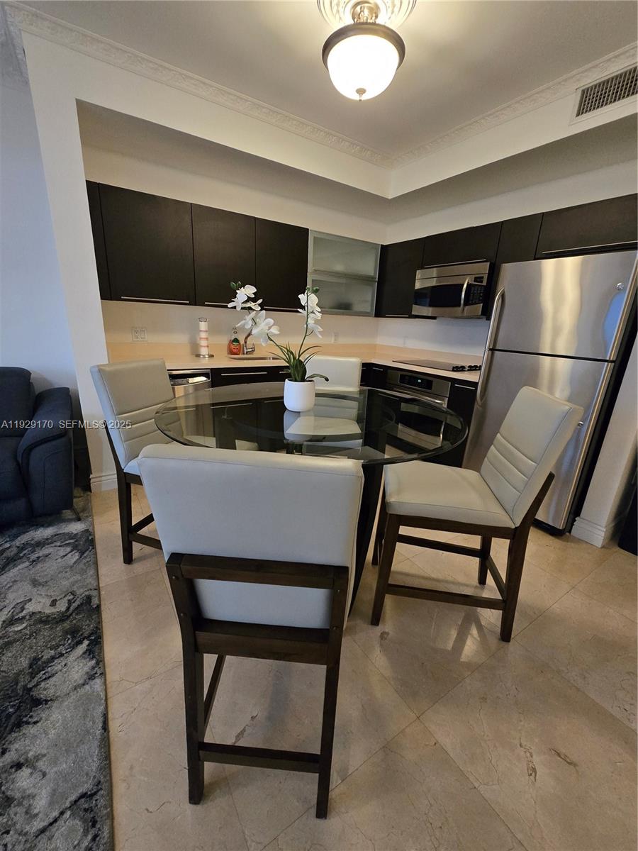 IVY CONDO - Residential Lease