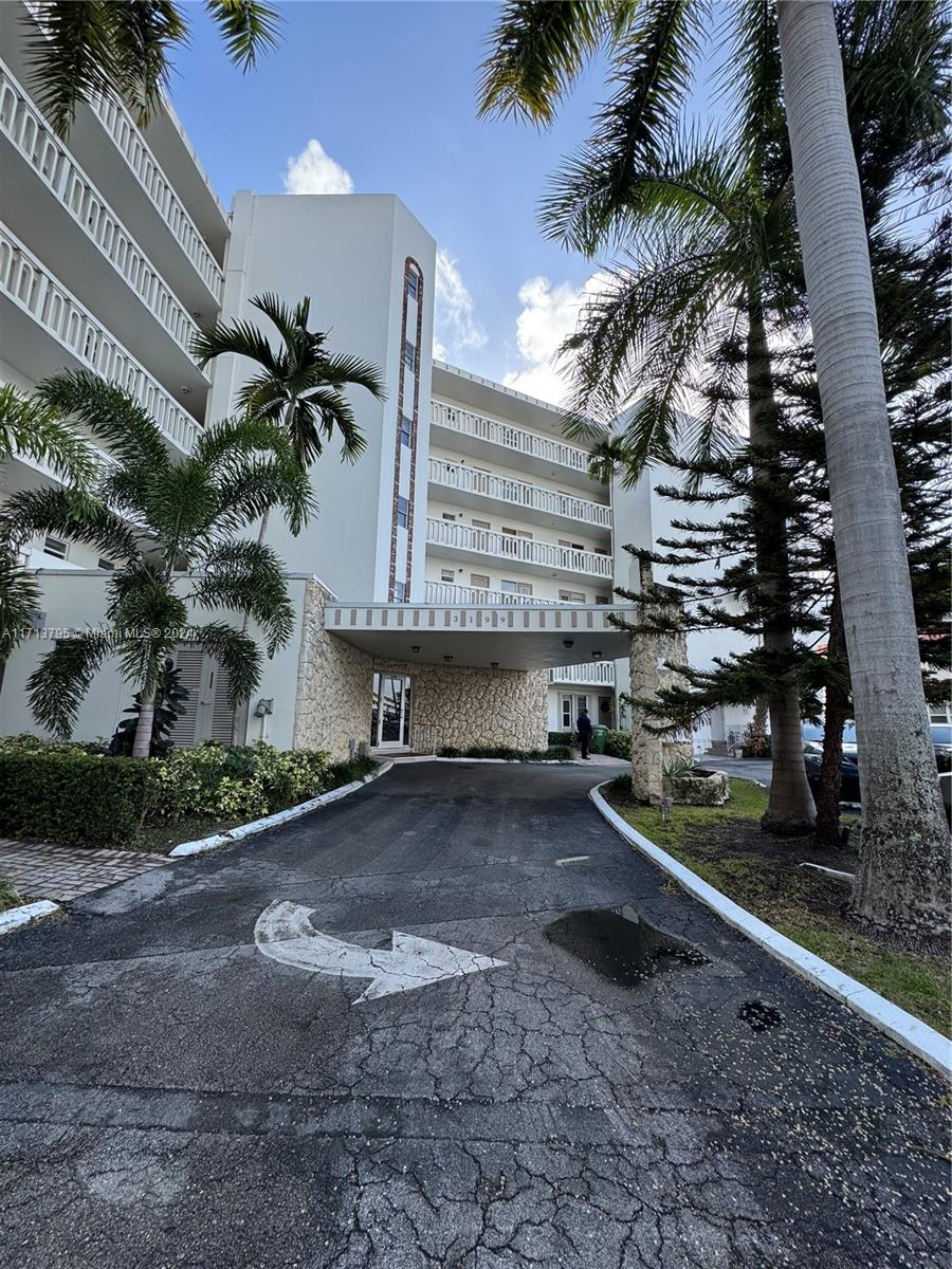 3199 S Ocean Dr 105, Hallandale Beach, Broward County, Florida - 2 Bedrooms  
2 Bathrooms - 