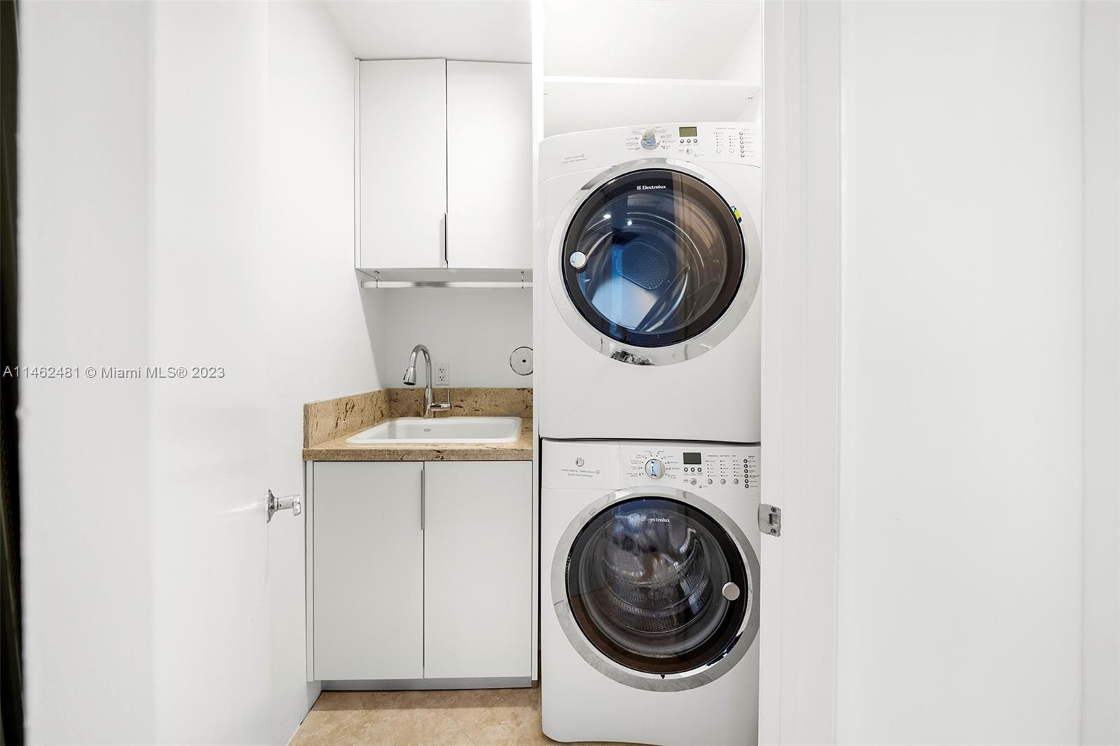 CONTINUUM ON SOUTH BEACH - Residential