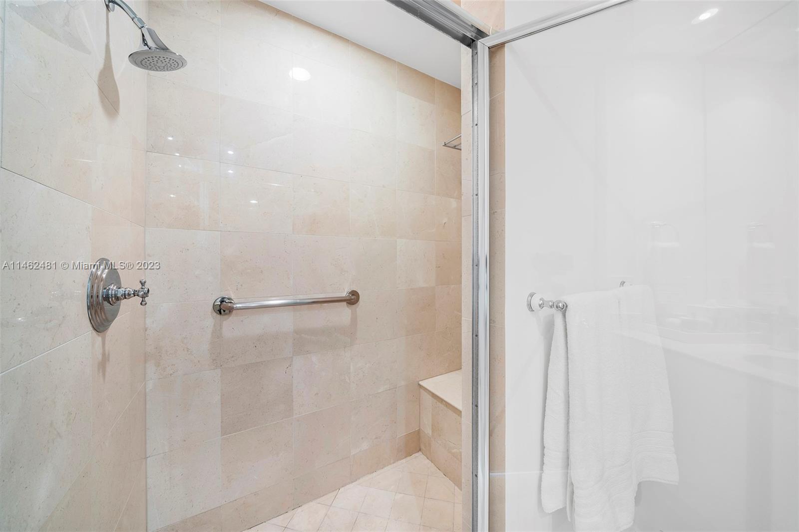 CONTINUUM ON SOUTH BEACH - Residential