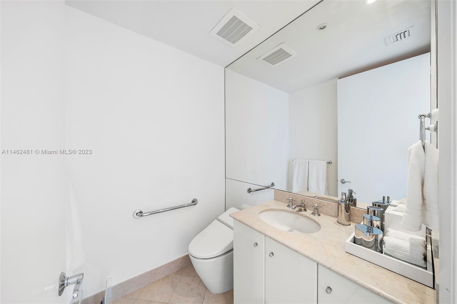 CONTINUUM ON SOUTH BEACH - Residential