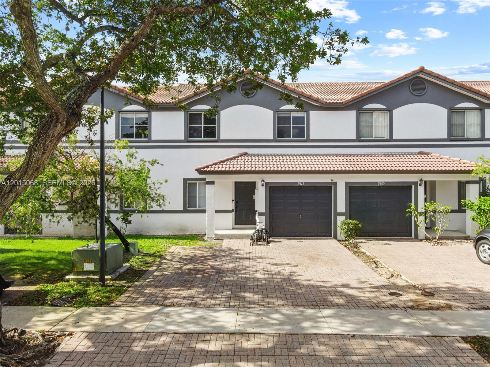 SUNSET PLAZA - Residential Lease
