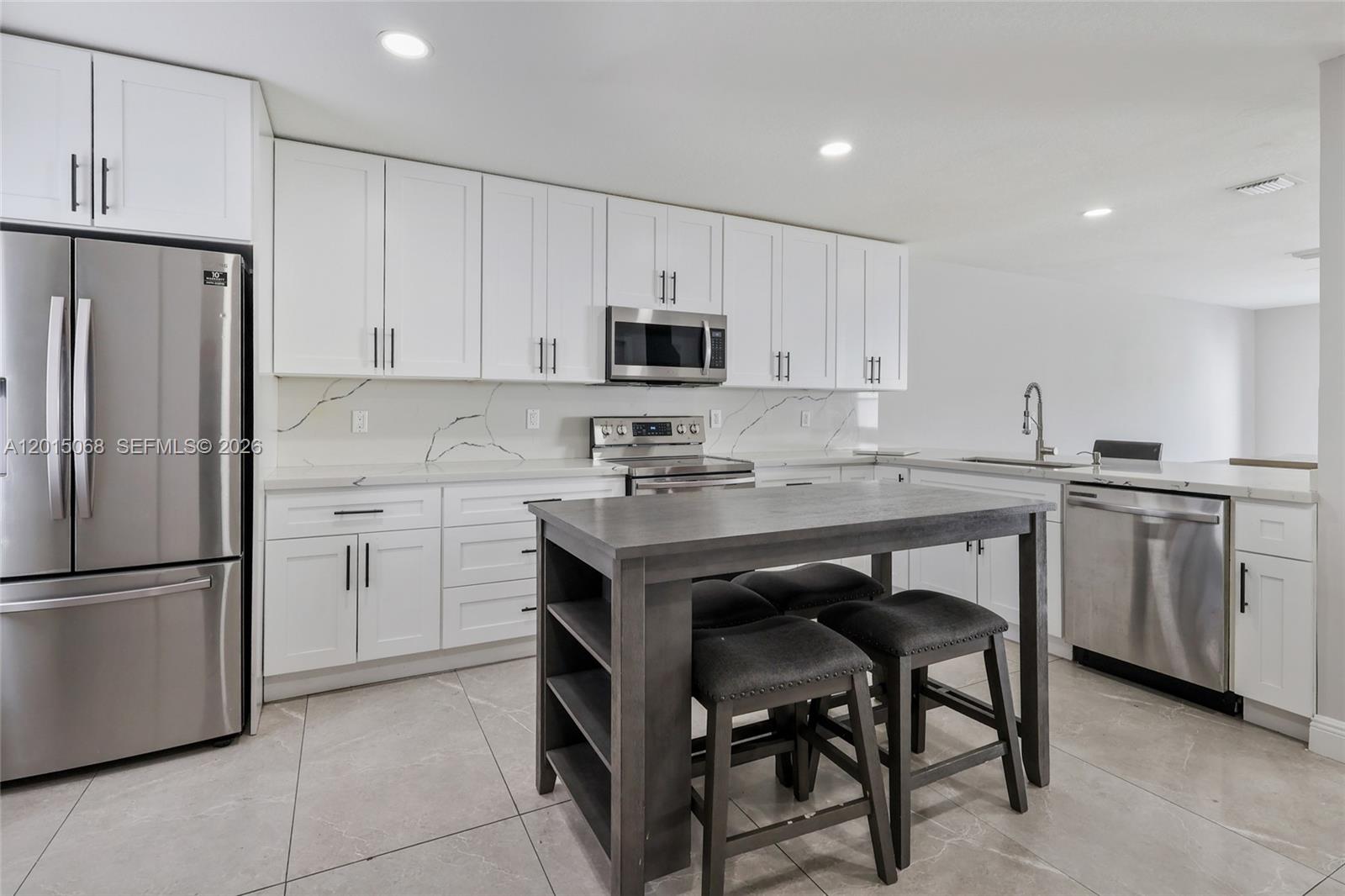 SUNSET PLAZA - Residential Lease
