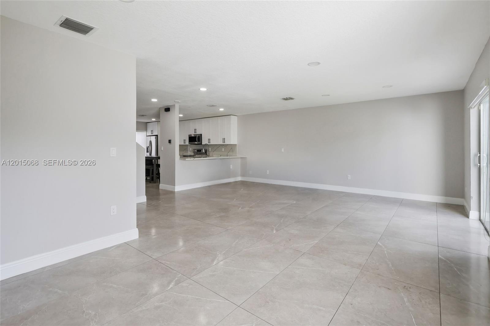 SUNSET PLAZA - Residential Lease