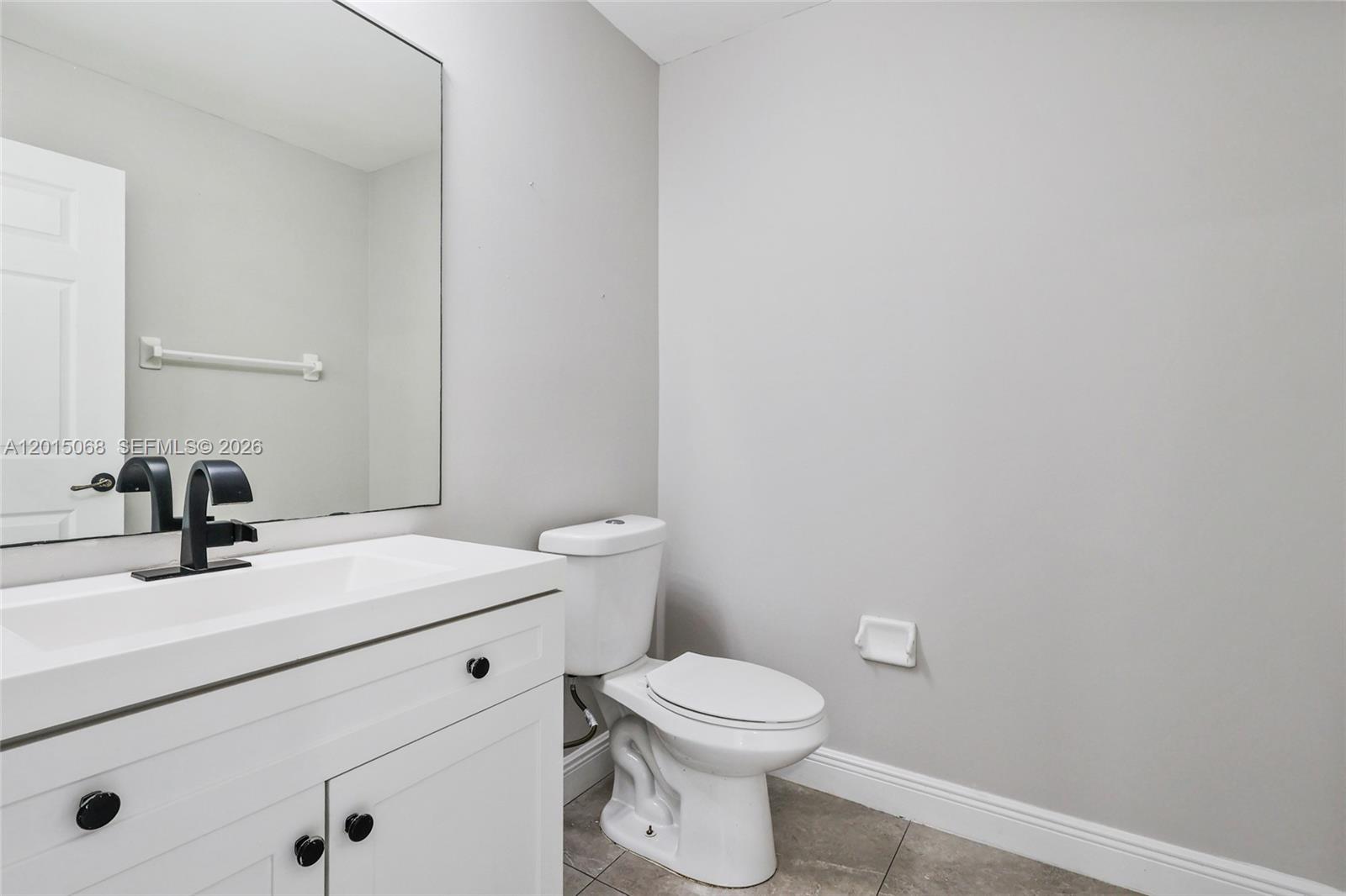 SUNSET PLAZA - Residential Lease