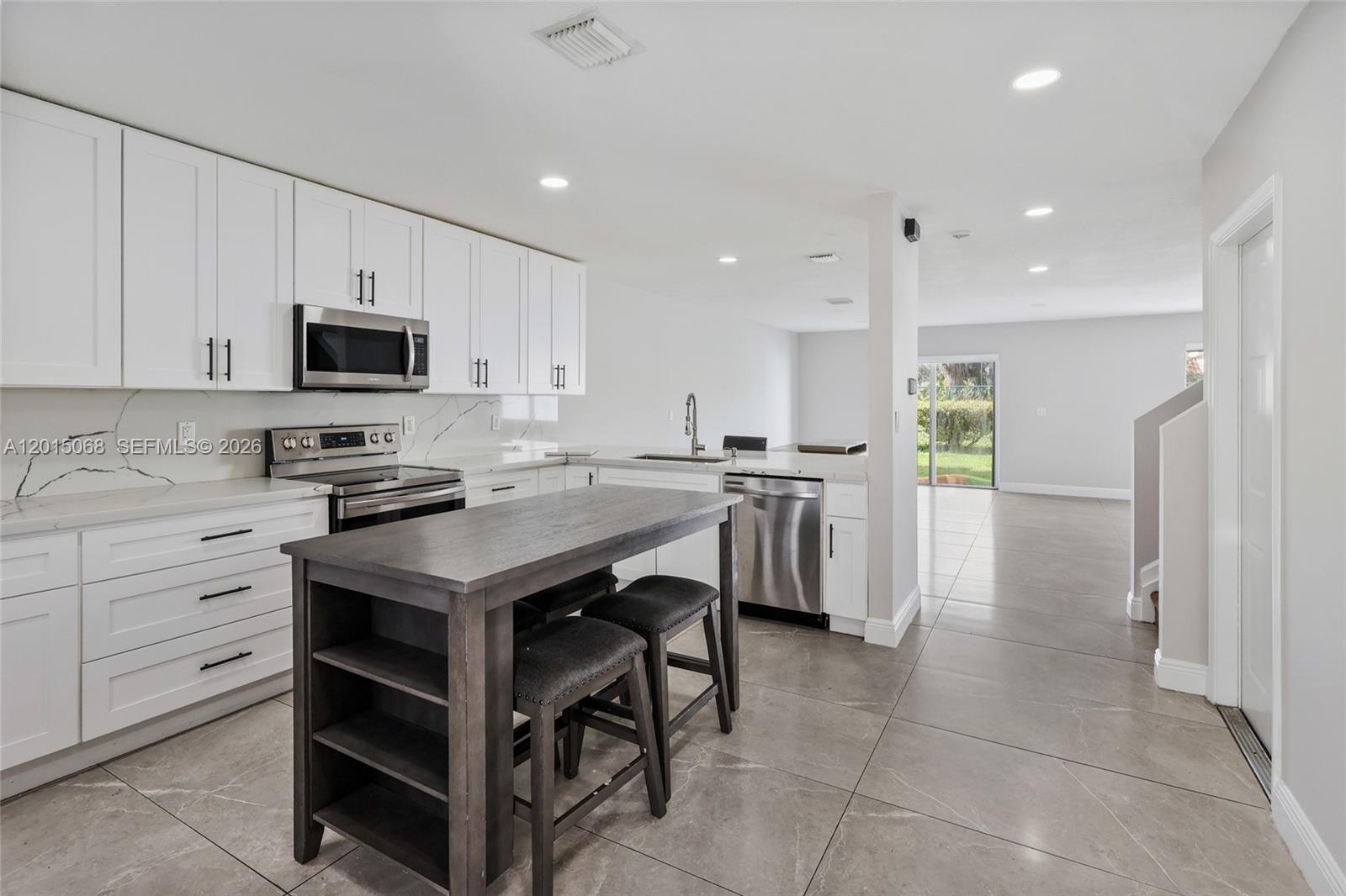 SUNSET PLAZA - Residential Lease