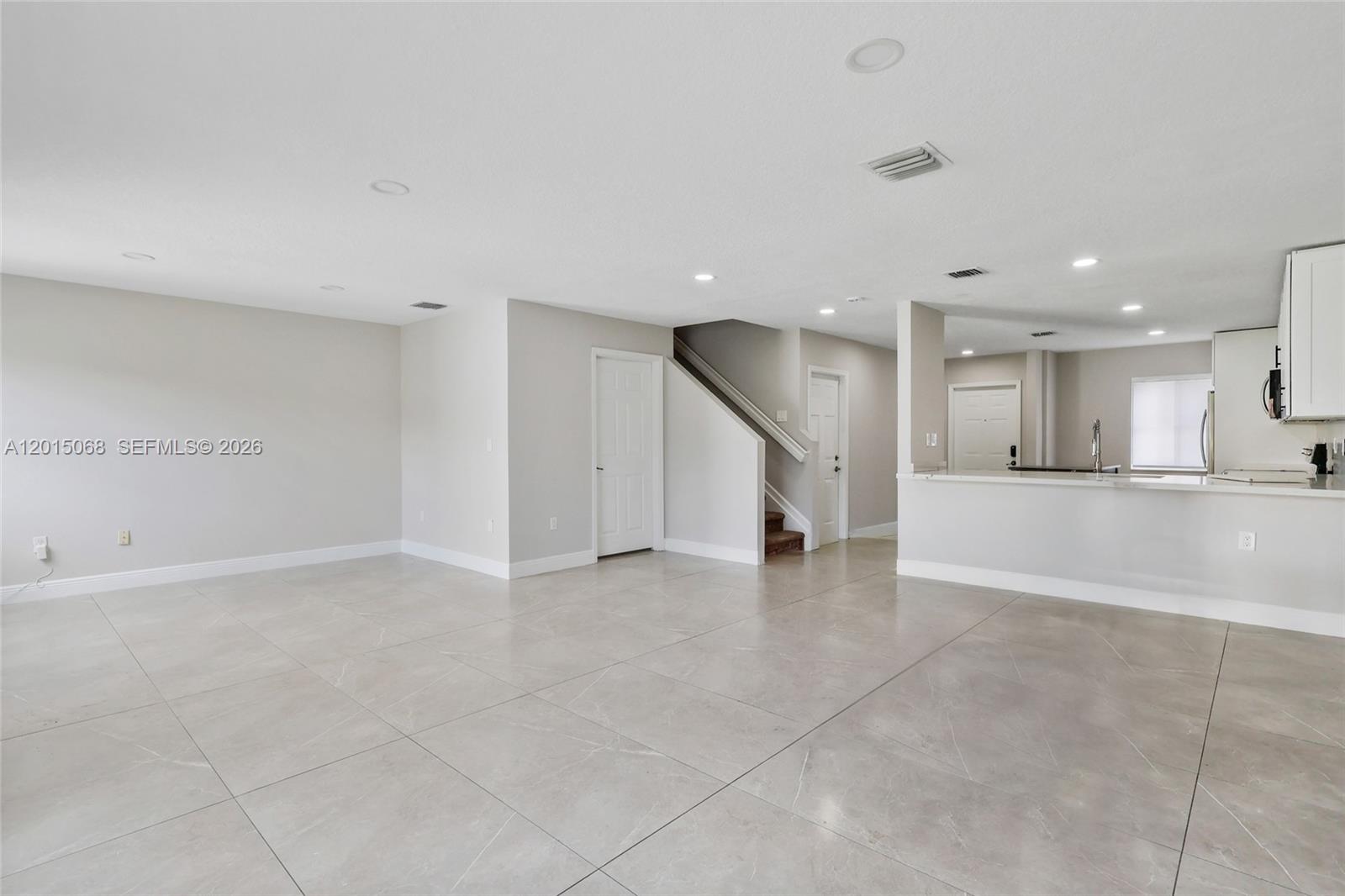 SUNSET PLAZA - Residential Lease