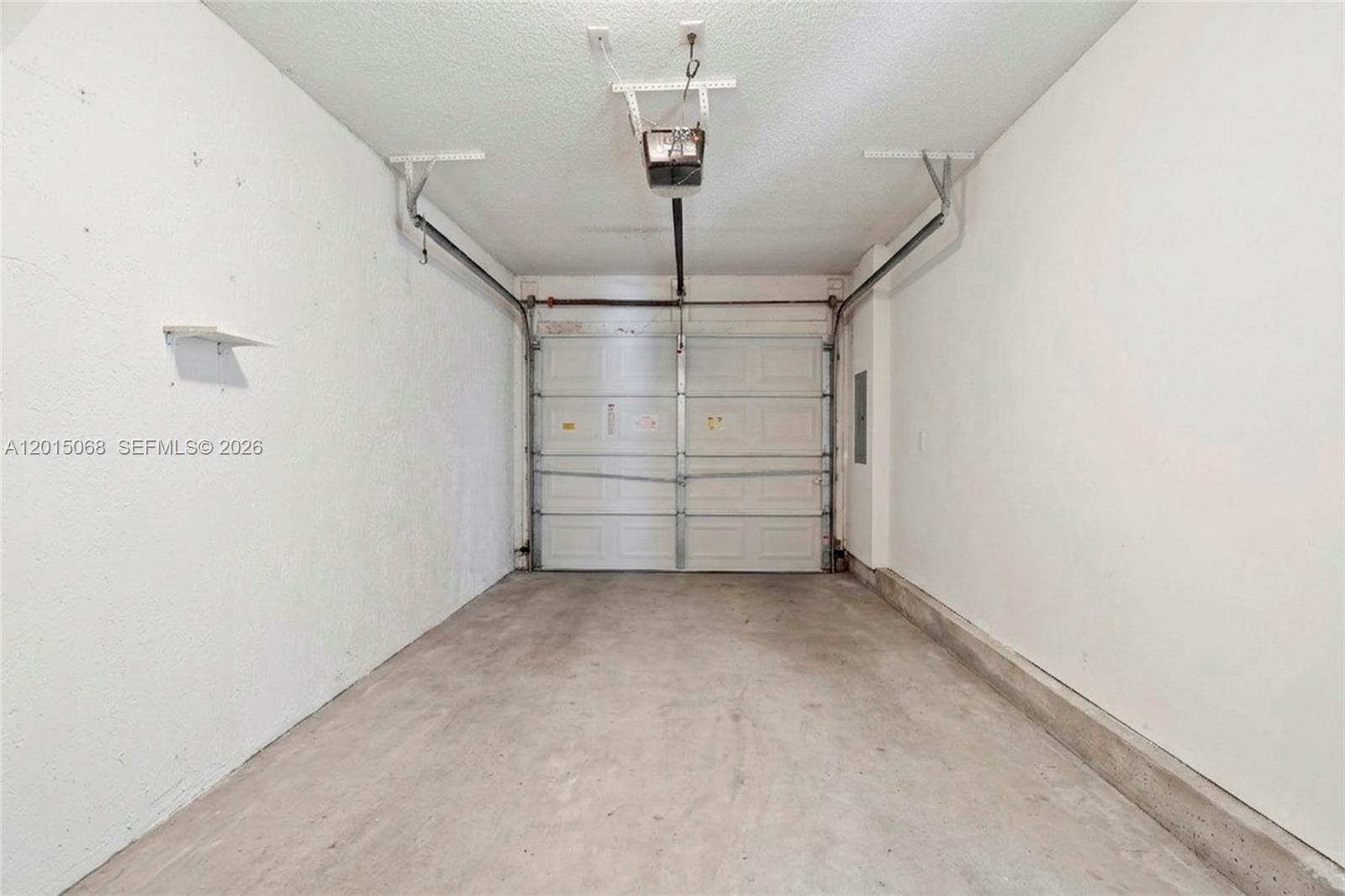 SUNSET PLAZA - Residential Lease