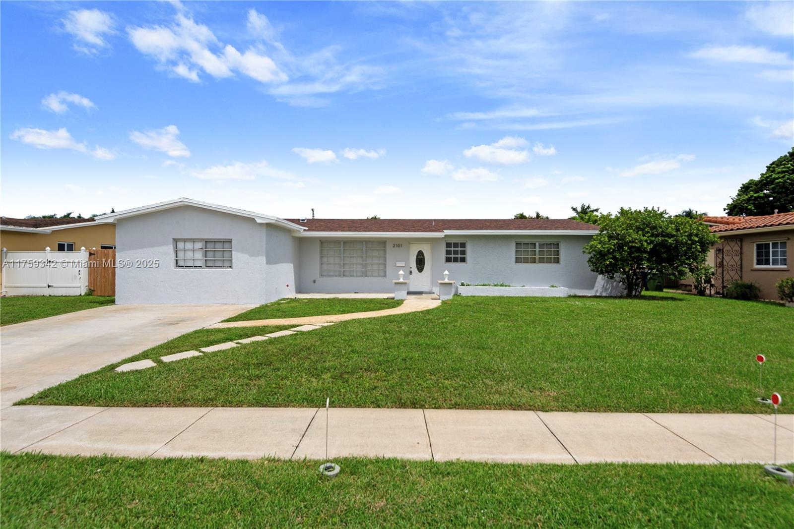 2101 Nw 85th Way, Pembroke Pines, Miami-Dade County, Florida - 3 Bedrooms  
2 Bathrooms - 