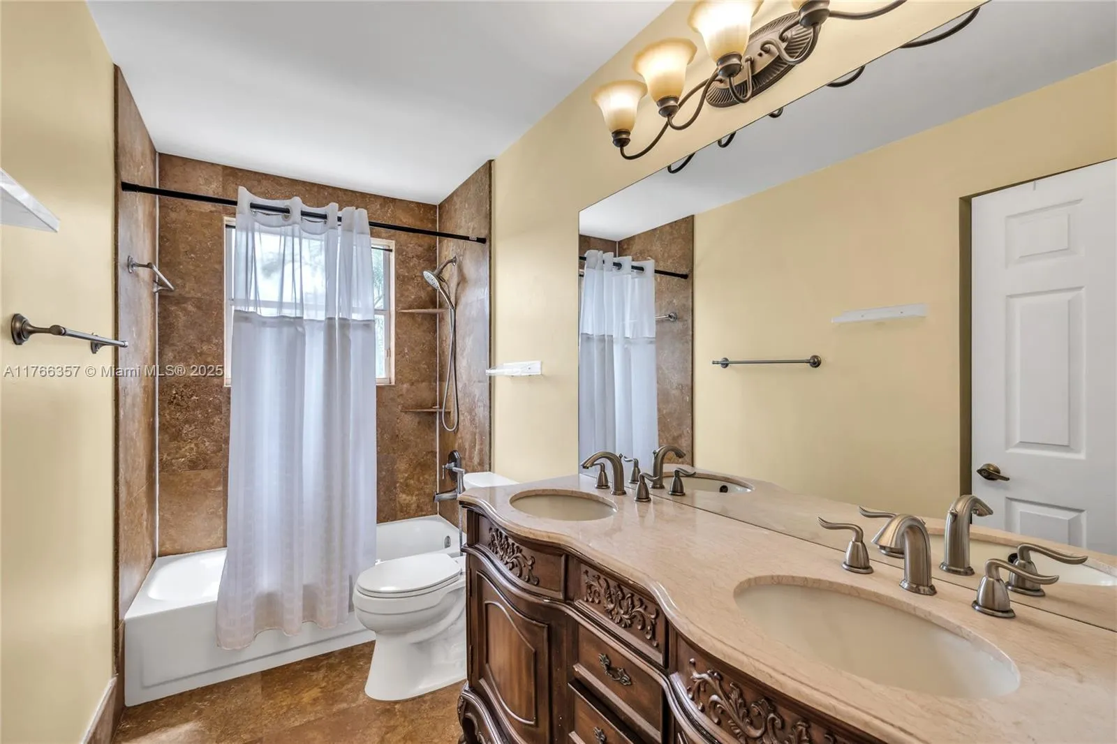 Pembroke Pines, Florida 33029, United States, 5 Bedrooms Bedrooms, ,4 BathroomsBathrooms,Residential,Active,90810