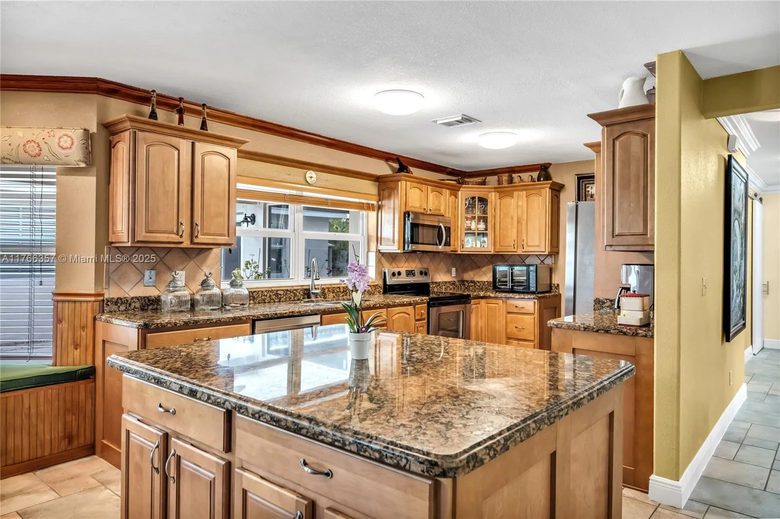 Pembroke Pines, Florida 33029, United States, 5 Bedrooms Bedrooms, ,4 BathroomsBathrooms,Residential,Active,90810