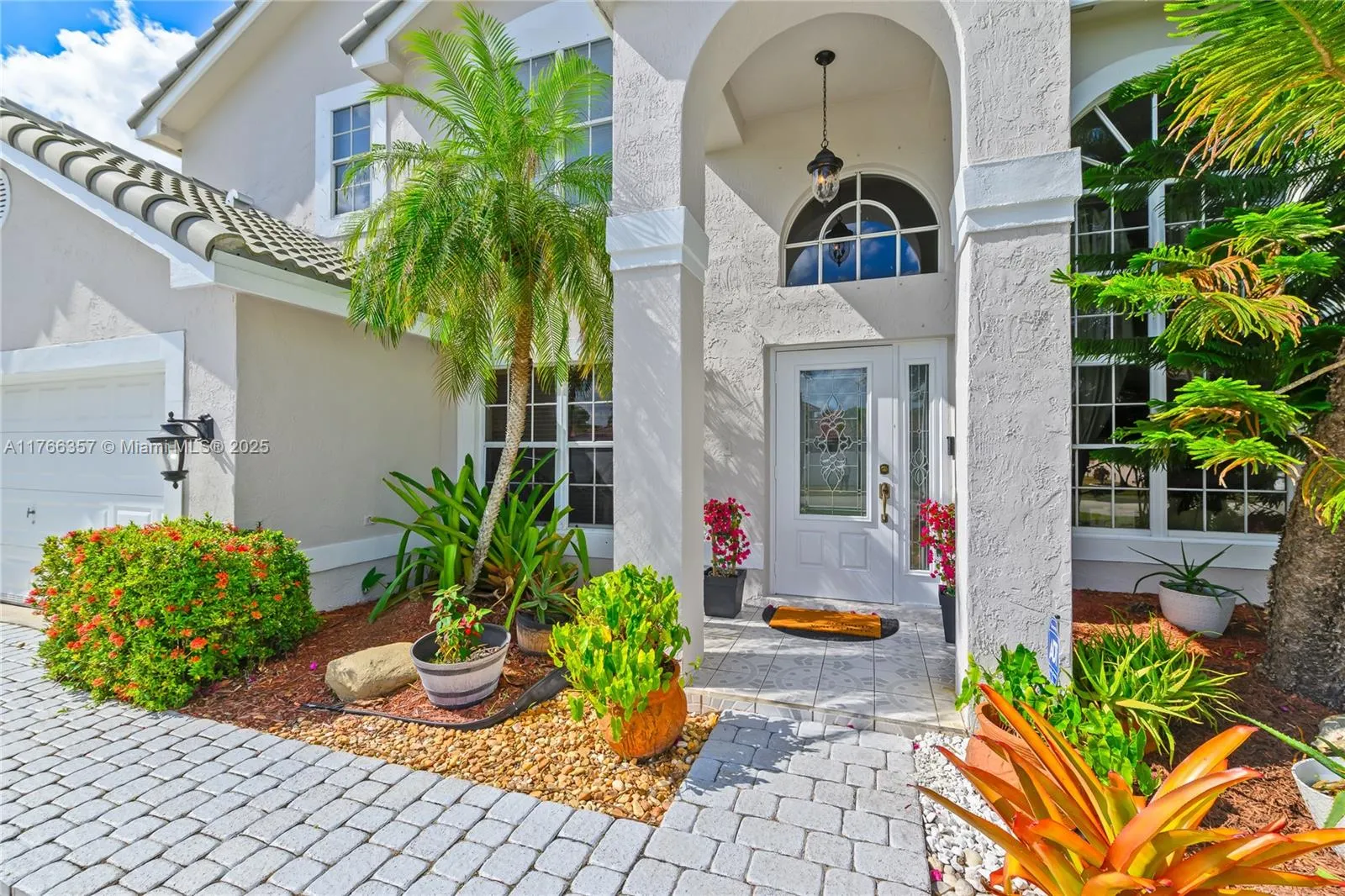 Pembroke Pines, Florida 33029, United States, 5 Bedrooms Bedrooms, ,4 BathroomsBathrooms,Residential,Active,90810