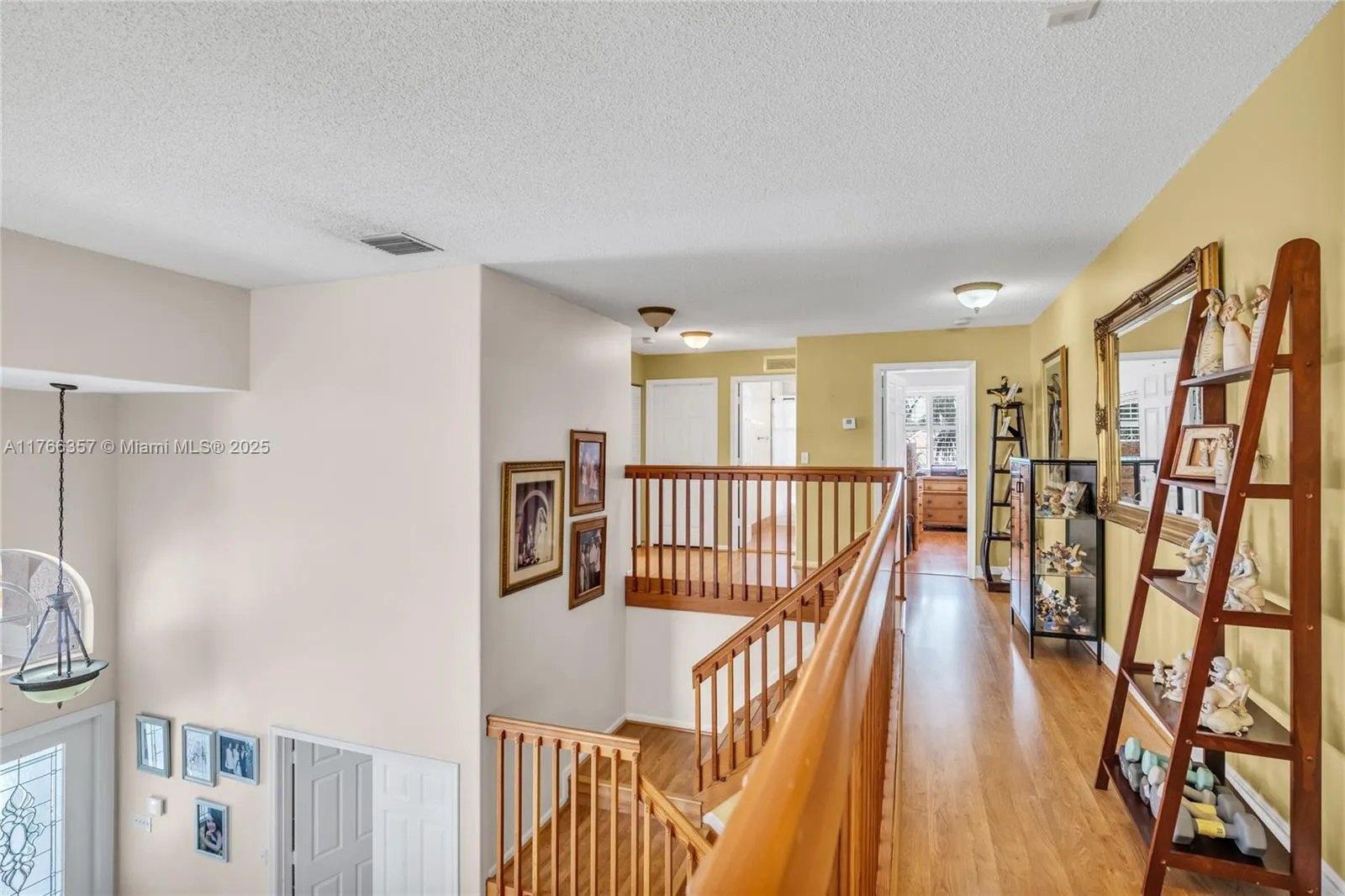 Pembroke Pines, Florida 33029, United States, 5 Bedrooms Bedrooms, ,4 BathroomsBathrooms,Residential,Active,90810