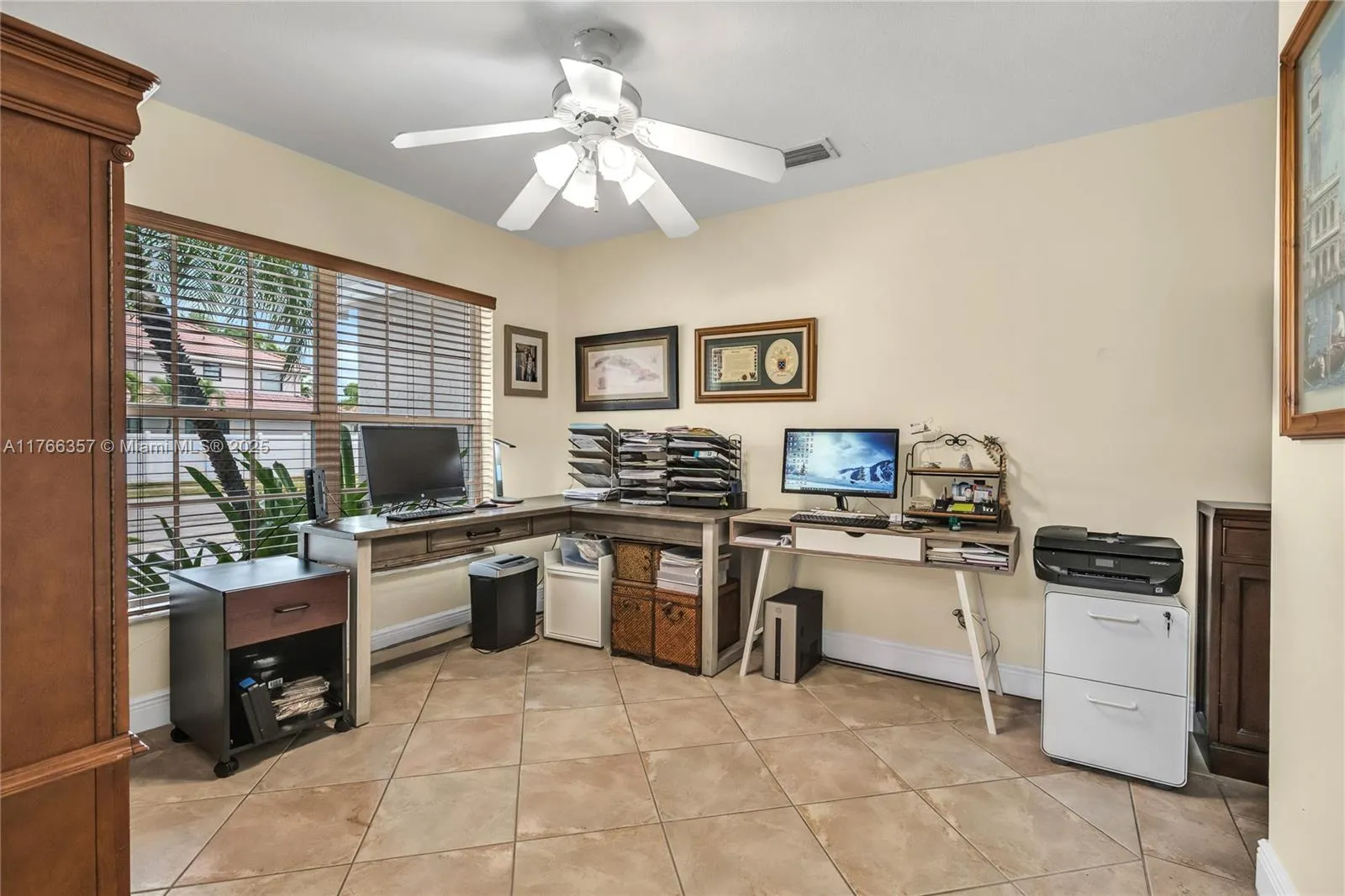 Pembroke Pines, Florida 33029, United States, 5 Bedrooms Bedrooms, ,4 BathroomsBathrooms,Residential,Active,90810