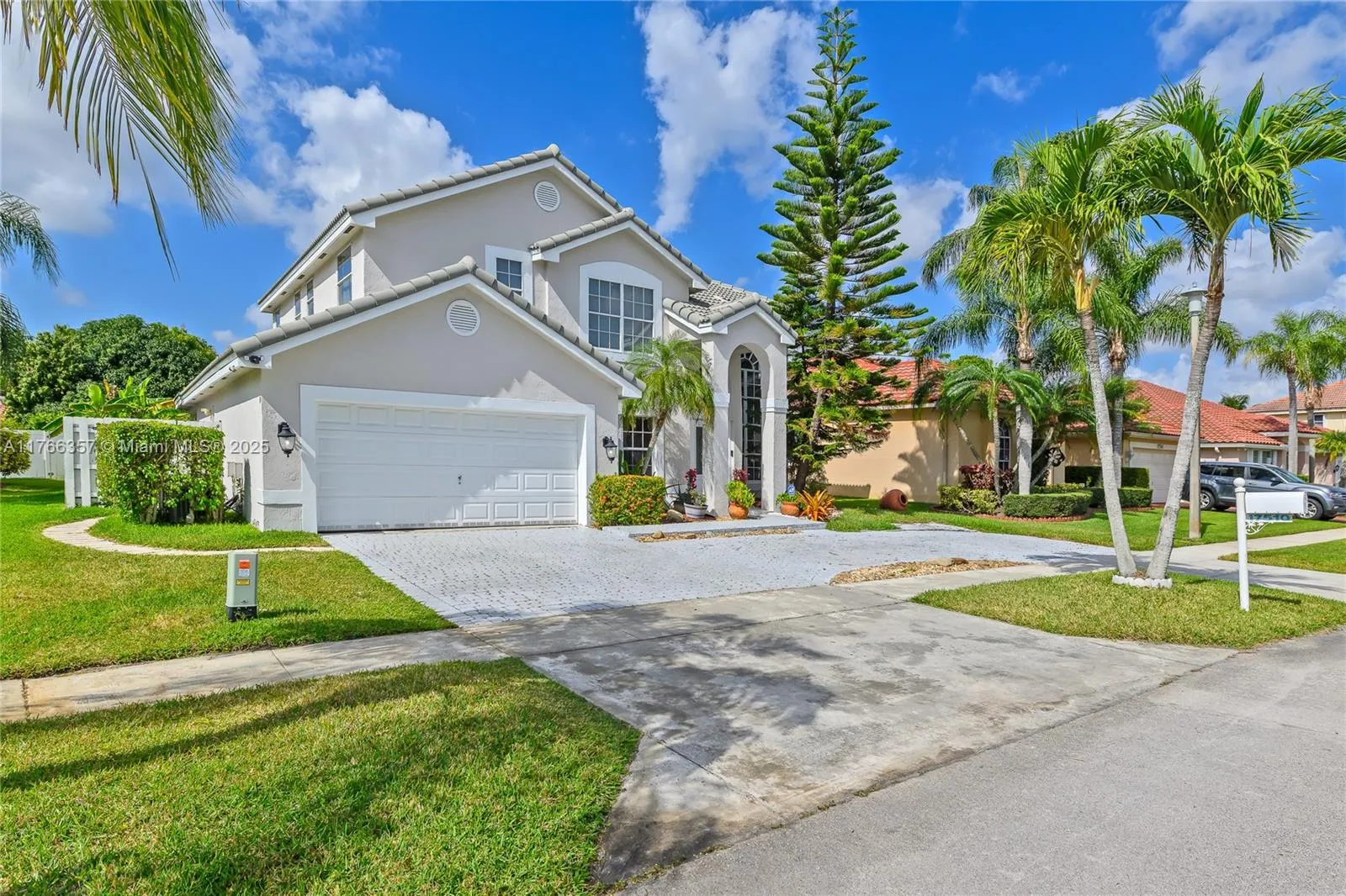 Pembroke Pines, Florida 33029, United States, 5 Bedrooms Bedrooms, ,4 BathroomsBathrooms,Residential,Active,90810