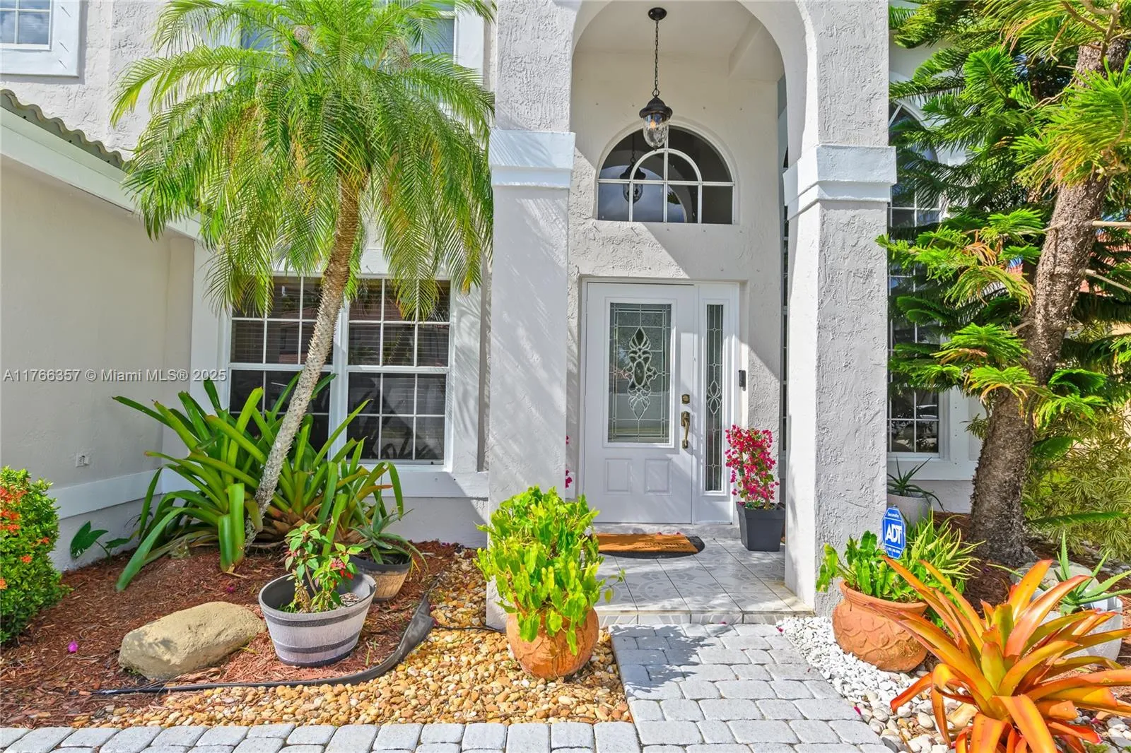 Pembroke Pines, Florida 33029, United States, 5 Bedrooms Bedrooms, ,4 BathroomsBathrooms,Residential,Active,90810