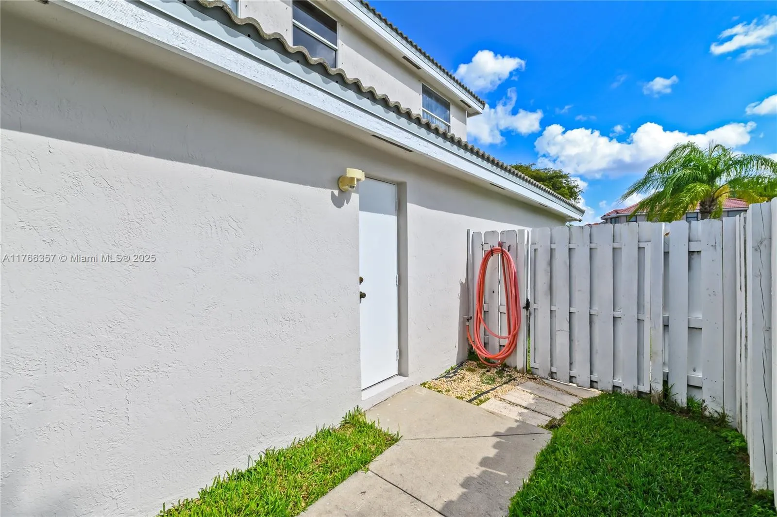 Pembroke Pines, Florida 33029, United States, 5 Bedrooms Bedrooms, ,4 BathroomsBathrooms,Residential,Active,90810