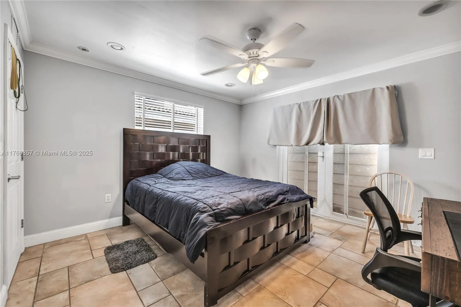 Pembroke Pines, Florida 33029, United States, 5 Bedrooms Bedrooms, ,4 BathroomsBathrooms,Residential,Active,90810