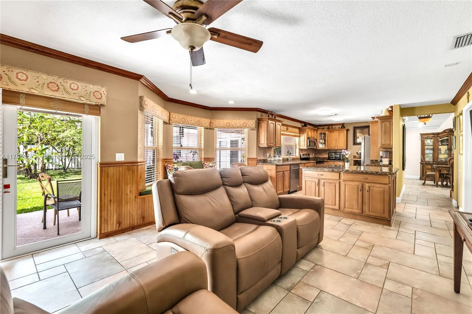 Pembroke Pines, Florida 33029, United States, 5 Bedrooms Bedrooms, ,4 BathroomsBathrooms,Residential,Active,90810