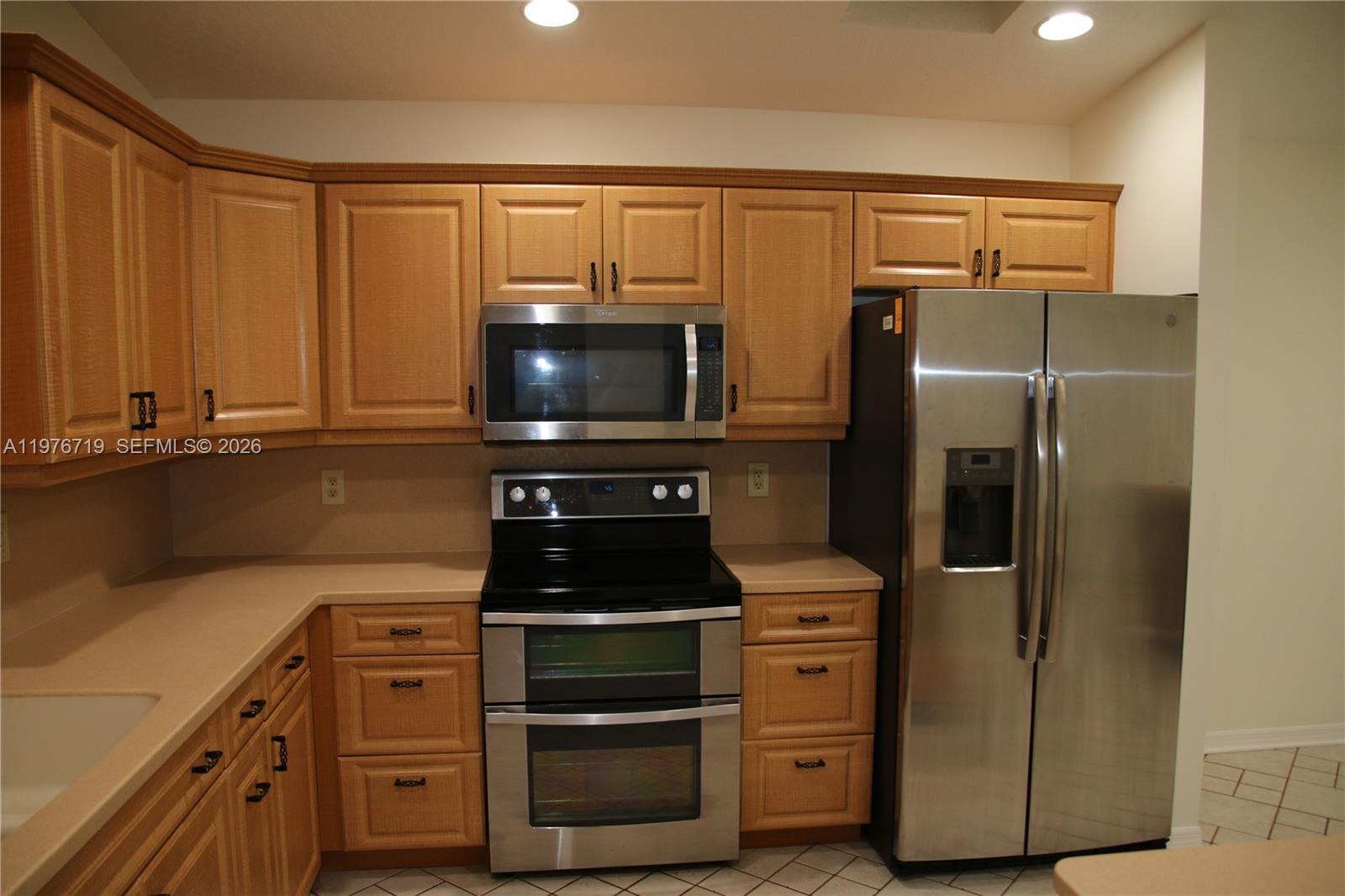 1433 Captains Walk 18