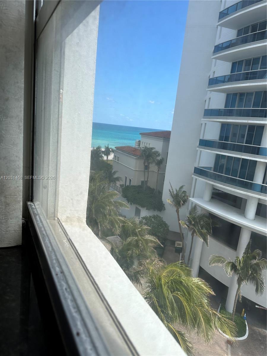 6039 Collins Ave 728