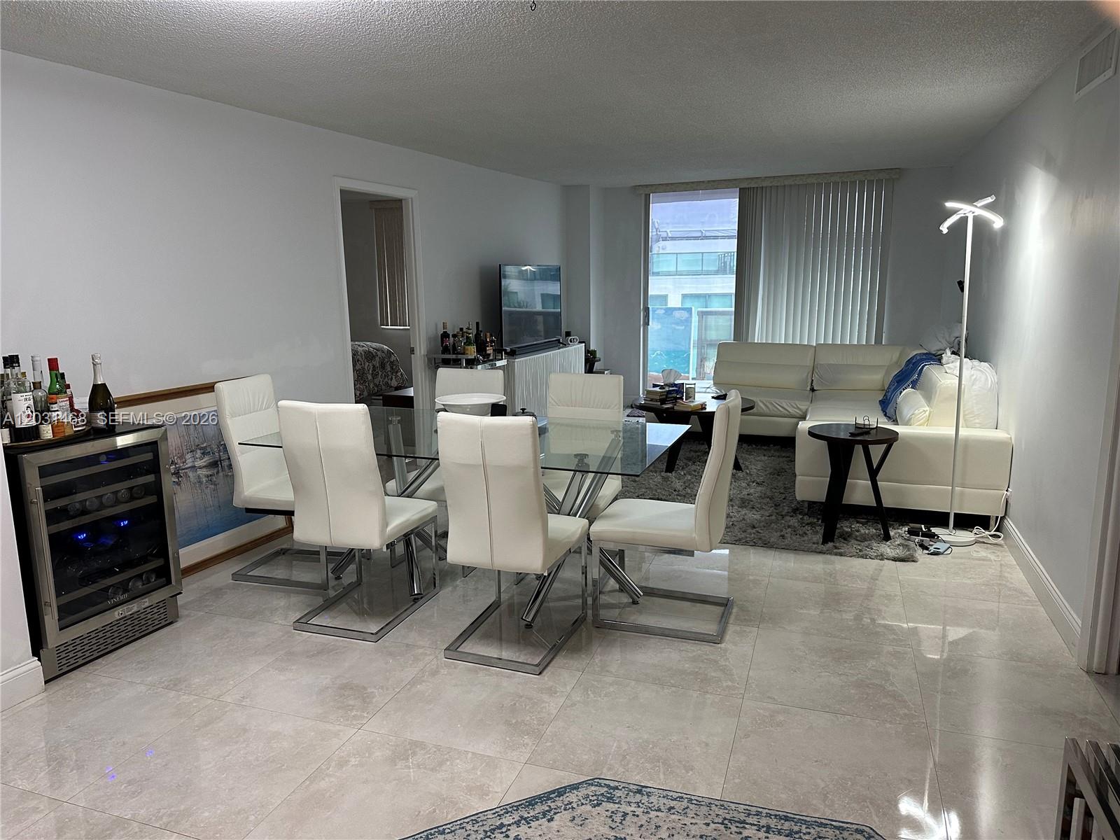6039 Collins Ave 728