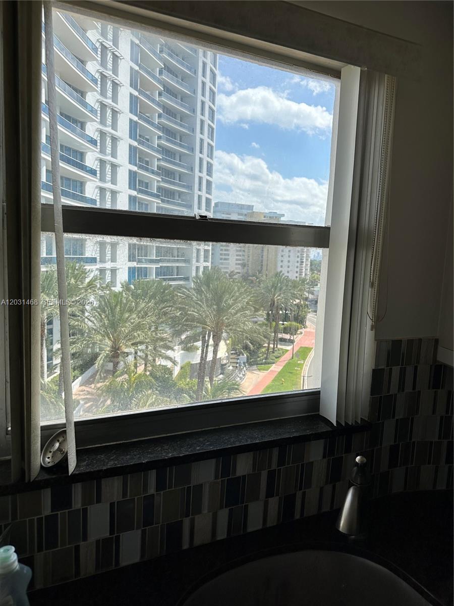 6039 Collins Ave 728