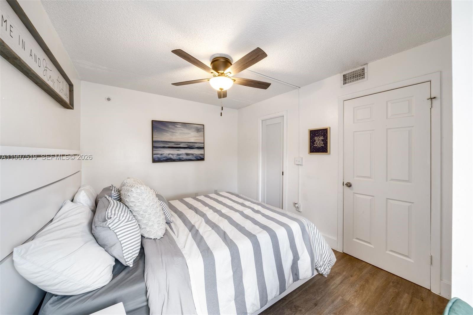 PALM POINT - Residential