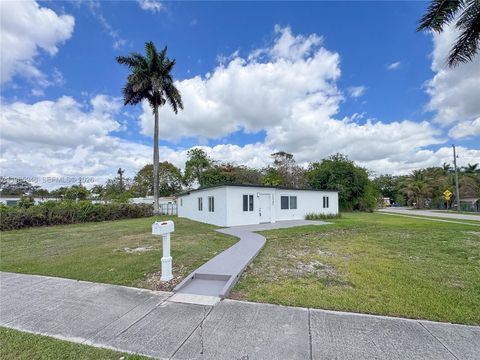 Photo of 15545 Arizona Rd, Homestead, FL 33033 (MLS # A11985946)