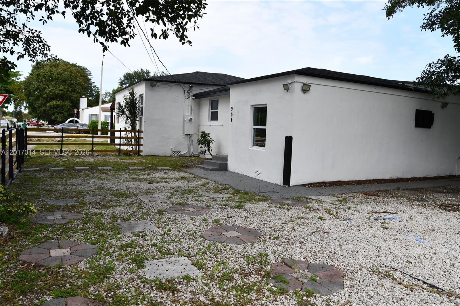 STEPHEN MANOR - Residential Lease