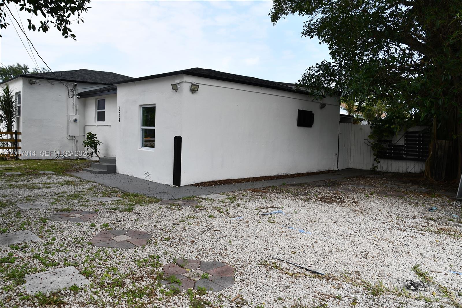STEPHEN MANOR - Residential Lease