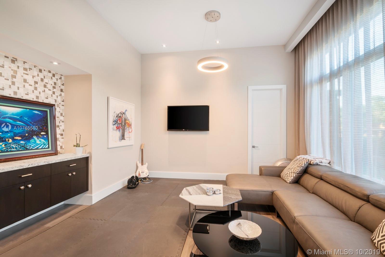 LAUDERDALE ISLES REAMEN P - Residential