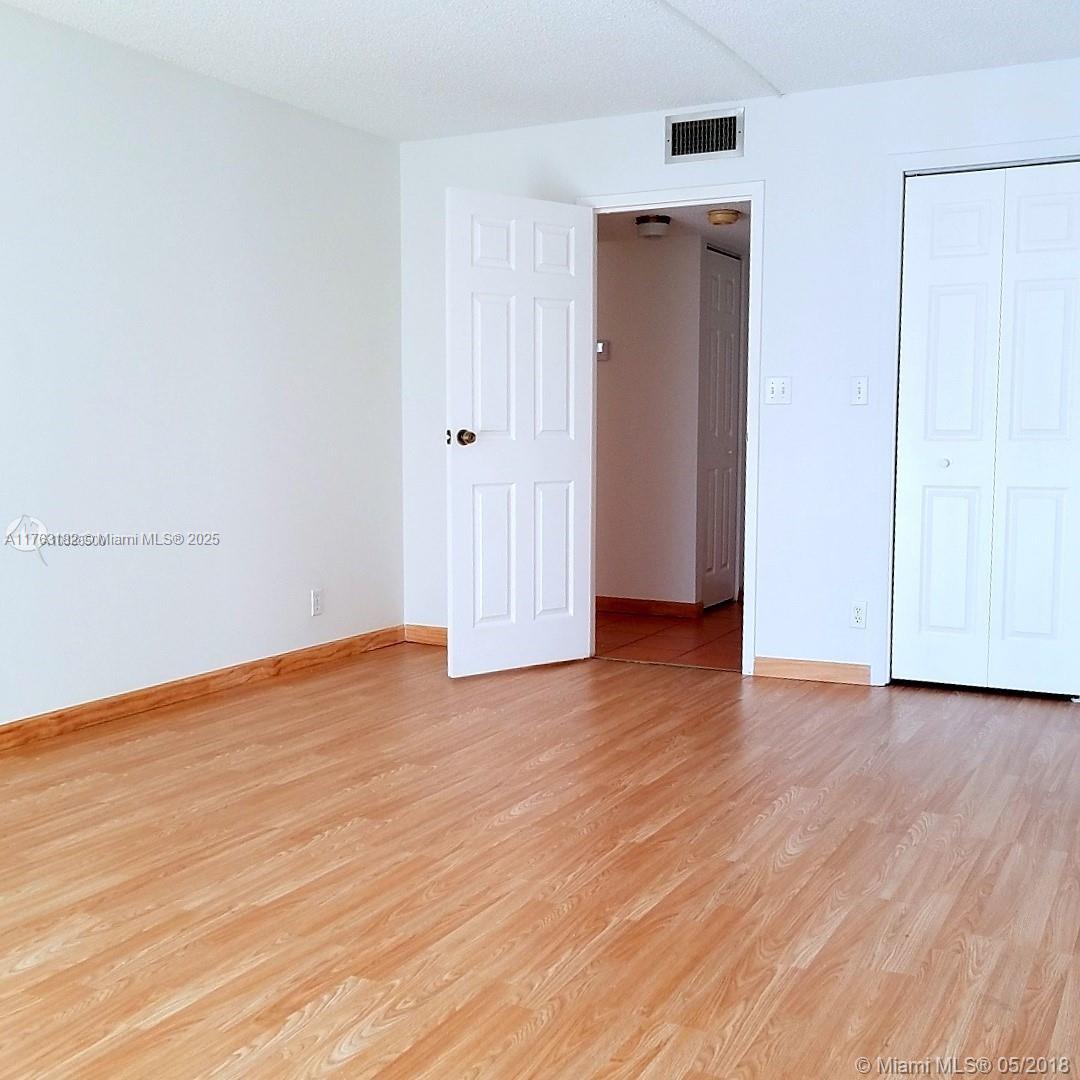 1000 Parkview Dr 216