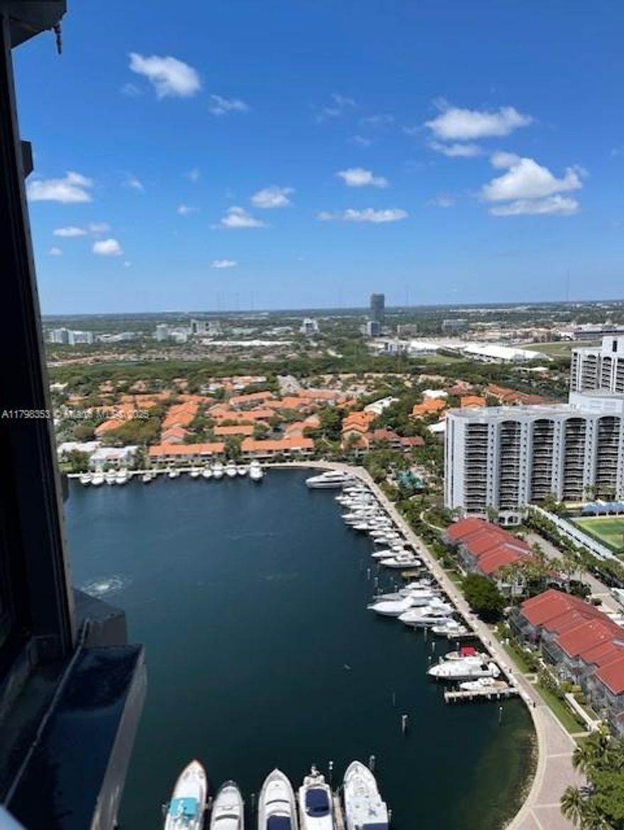 Unique opportunity to live in one of the most complete buildings in Aventura. This spacious rental condo unit on the 32nd floor offers a breathtaking view of the ocean and the Intracoastal Waterway, perfect for enjoying the most beautiful sunrises. It features three bedrooms, two bathrooms, and a den that can be used as an office or additional living space. The building offers many amenities, including pools, a gym, restaurants, and more.