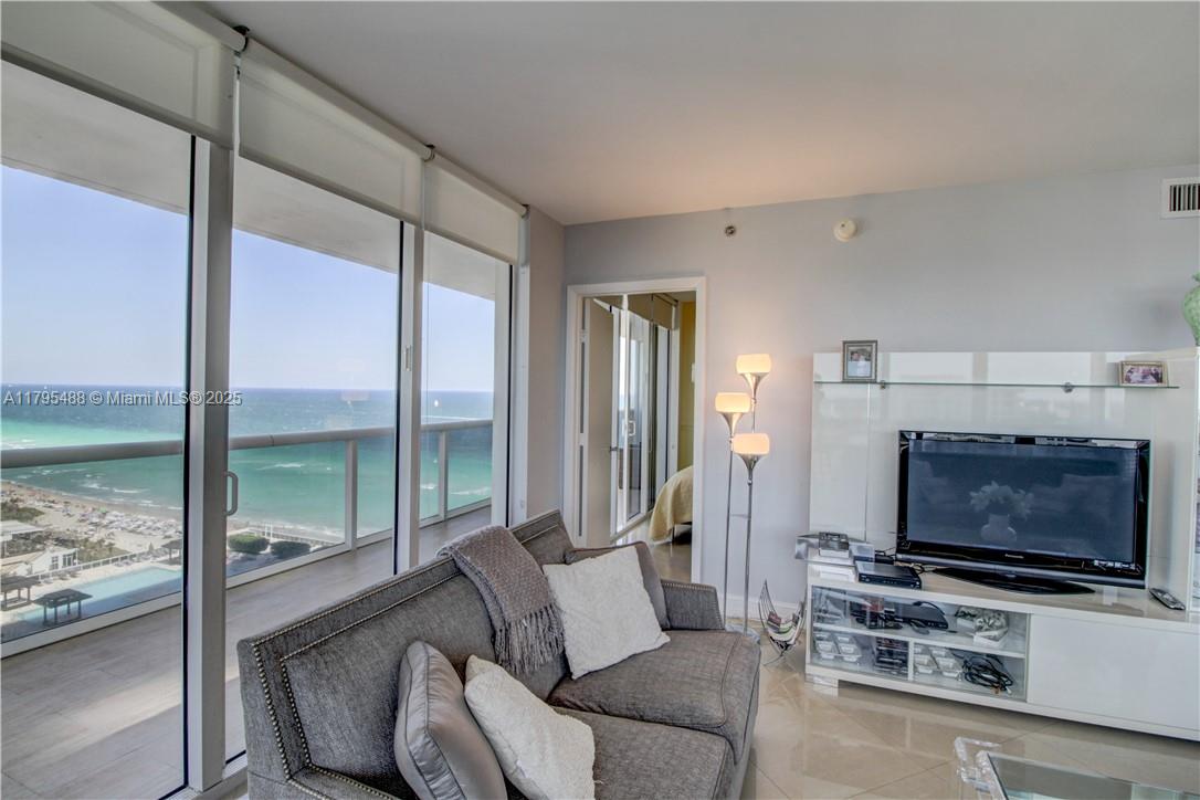 1830 S Ocean Dr 1708, Hallandale Beach, Broward County, Florida - 2 Bedrooms  
2 Bathrooms - 